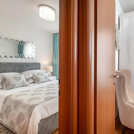 View Apartment Split